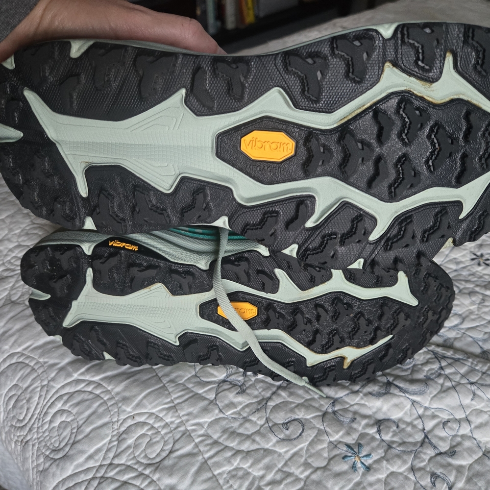 Hoka speedgoat 6 Women's 10 Like New - Picture 4 of 5